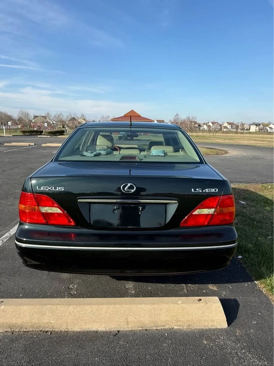2001 Lexus LS 3rd Gen - Image 5 of 14