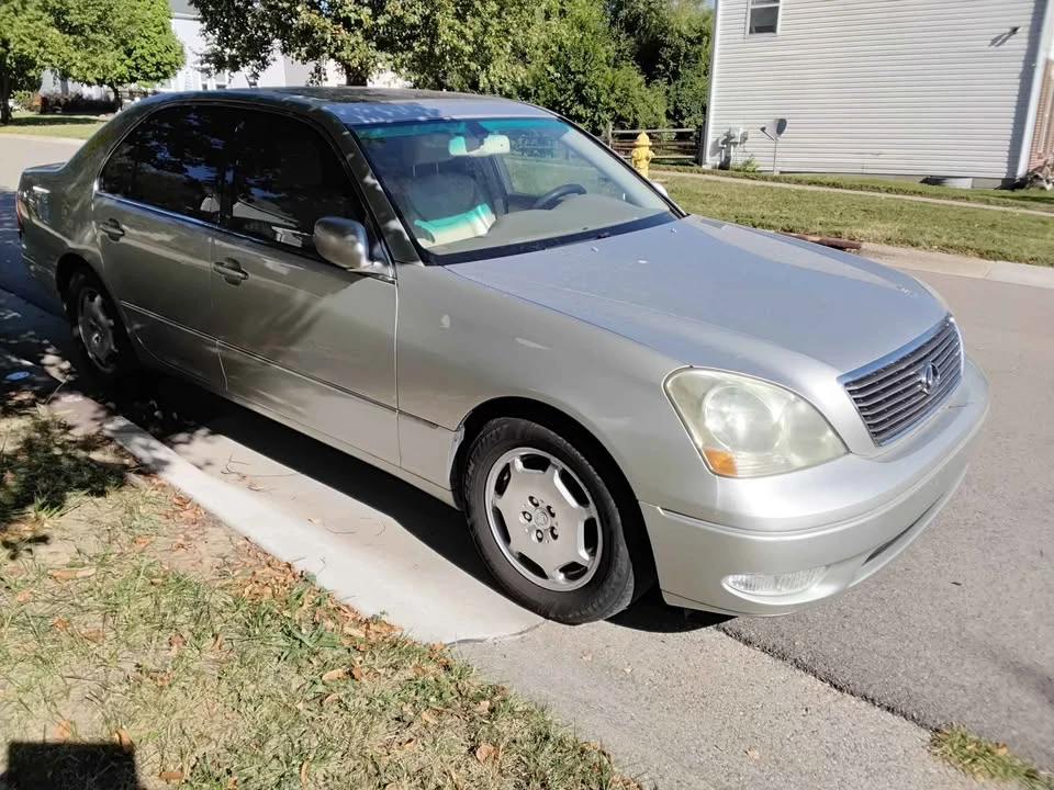 2001 Lexus LS 3rd Gen - Image 13 of 13