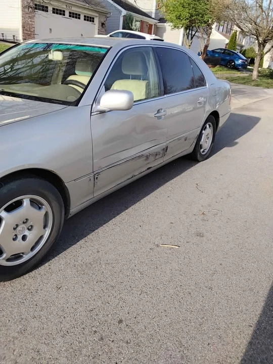 2001 Lexus LS 3rd Gen - Image 2 of 13