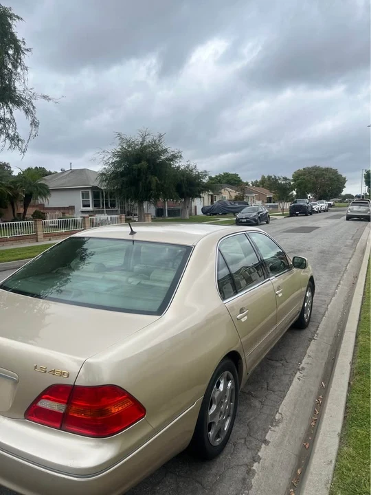 2001 Lexus LS 3rd Gen - Image 3 of 5