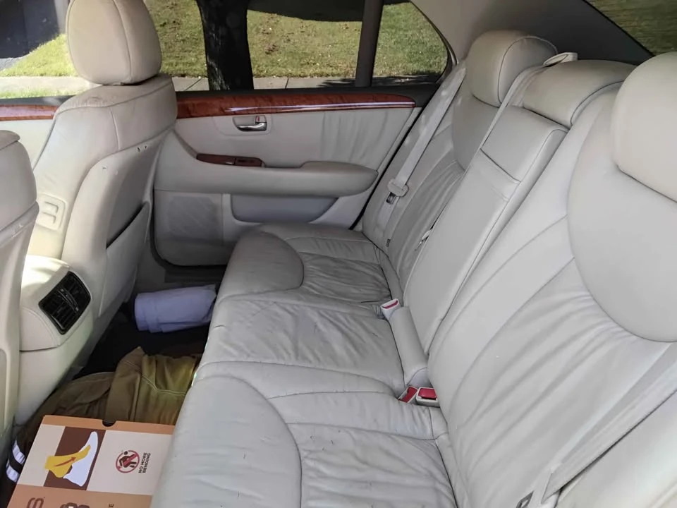 2001 Lexus LS 3rd Gen - Image 11 of 13