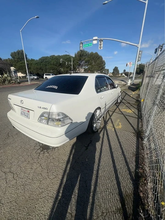 2001 Lexus LS 3rd Gen - Image 4 of 6