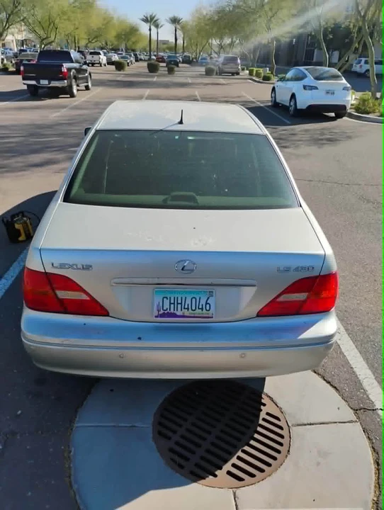 2001 Lexus LS 3rd Gen - Image 4 of 13