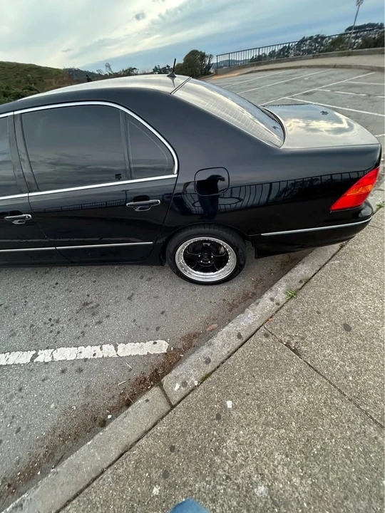 2001 Lexus LS 3rd Gen - Image 4 of 8