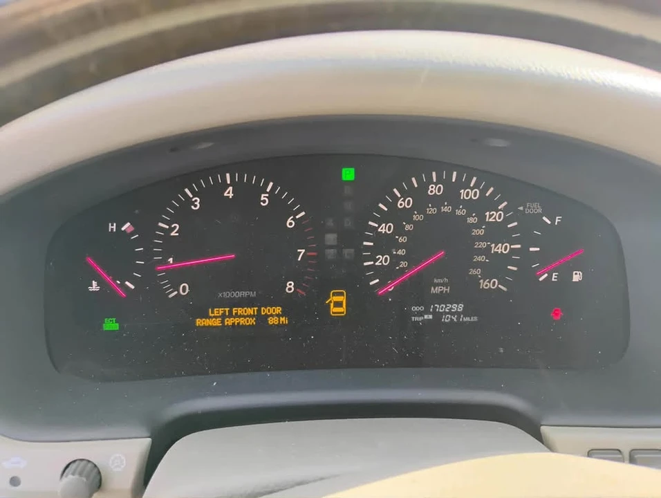 2001 Lexus LS 3rd Gen - Image 13 of 13