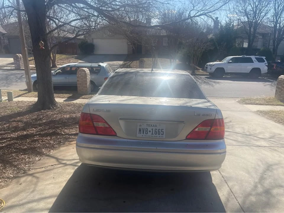 2001 Lexus LS 3rd Gen - Image 5 of 11