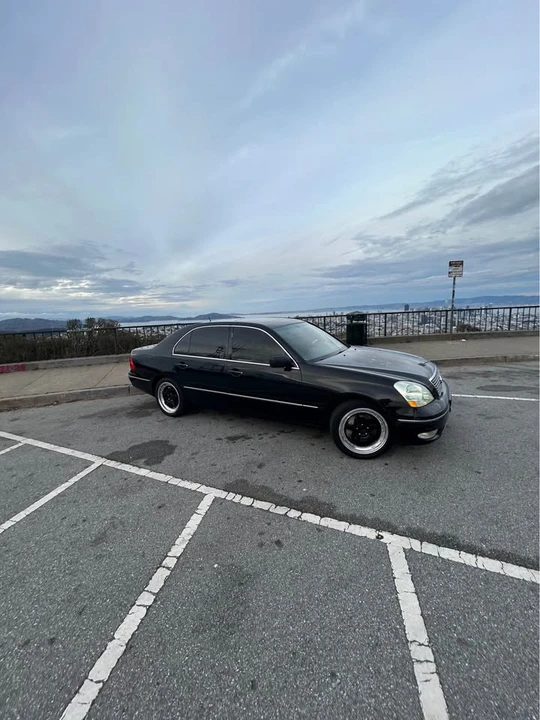 2001 Lexus LS 3rd Gen - Image 2 of 8