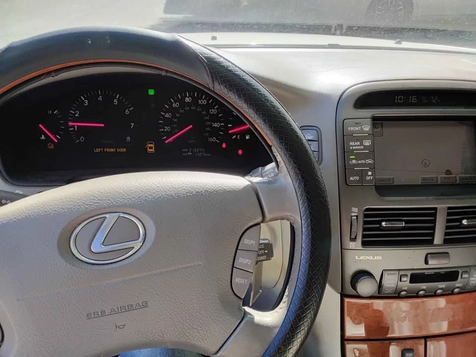 2001 Lexus LS 3rd Gen - Image 7 of 13