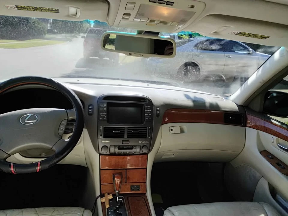 2001 Lexus LS 3rd Gen - Image 8 of 13