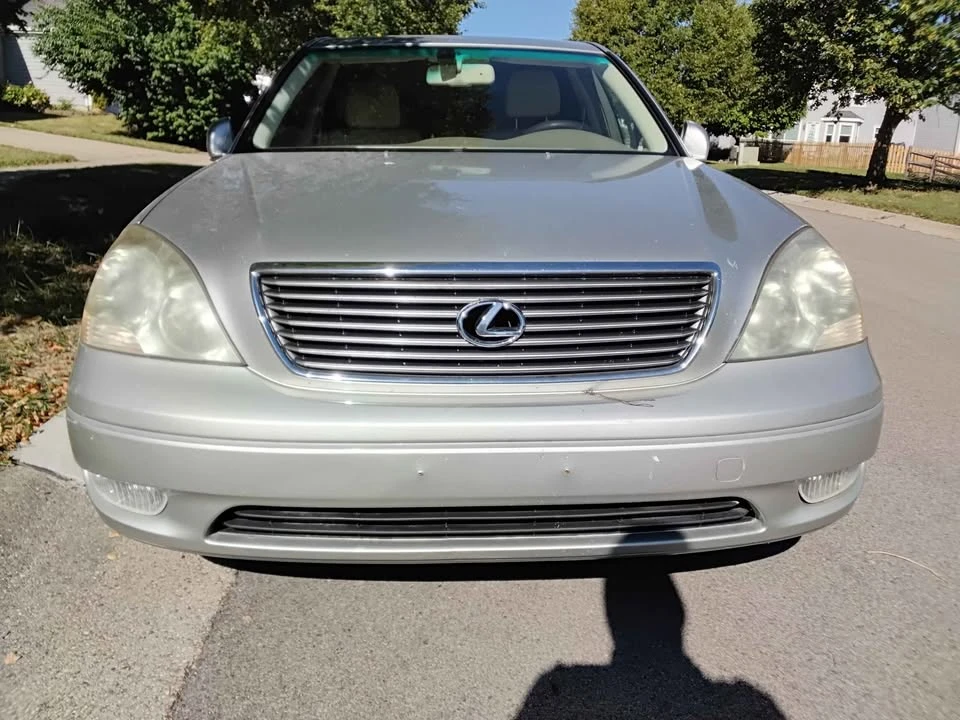 2001 Lexus LS 3rd Gen - Image 3 of 13
