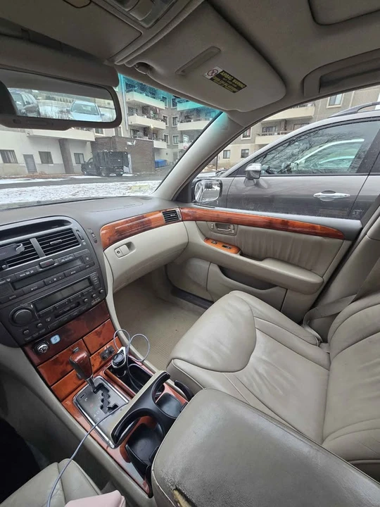 2001 Lexus LS 3rd Gen - Image 4 of 12