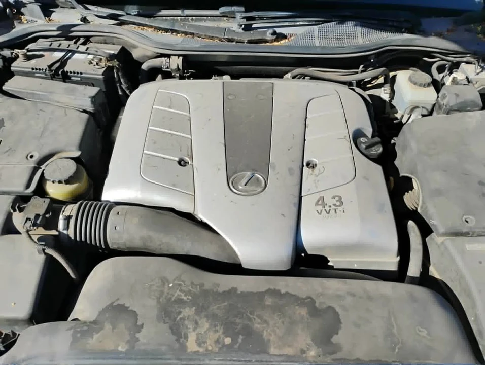 2001 Lexus LS 3rd Gen - Image 8 of 13