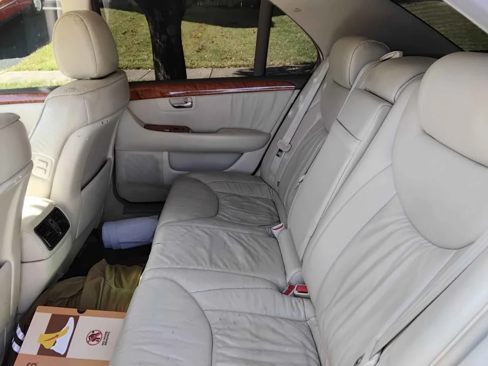 2001 Lexus LS 3rd Gen - Image 10 of 13