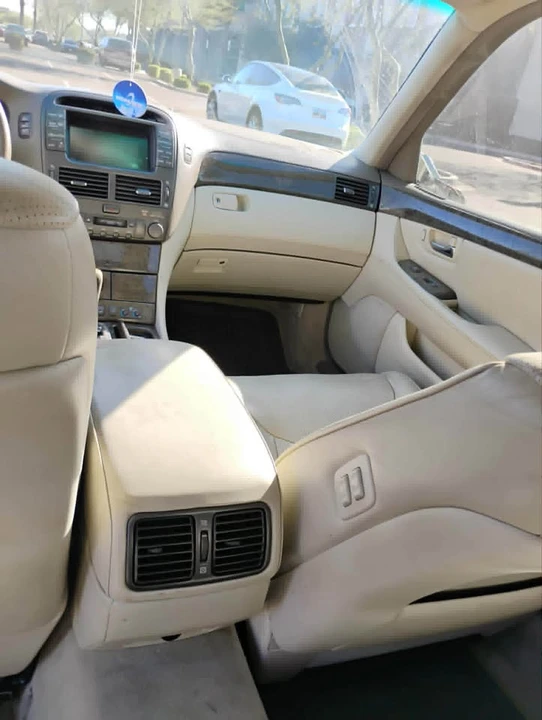 2001 Lexus LS 3rd Gen - Image 10 of 13