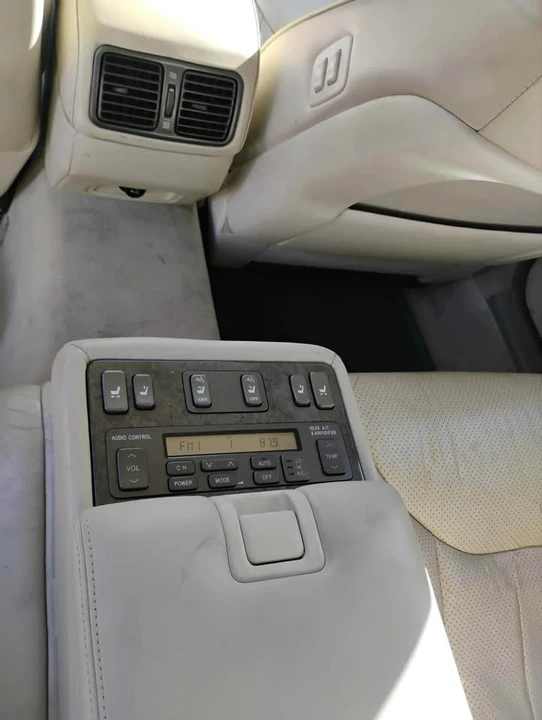 2001 Lexus LS 3rd Gen - Image 9 of 13