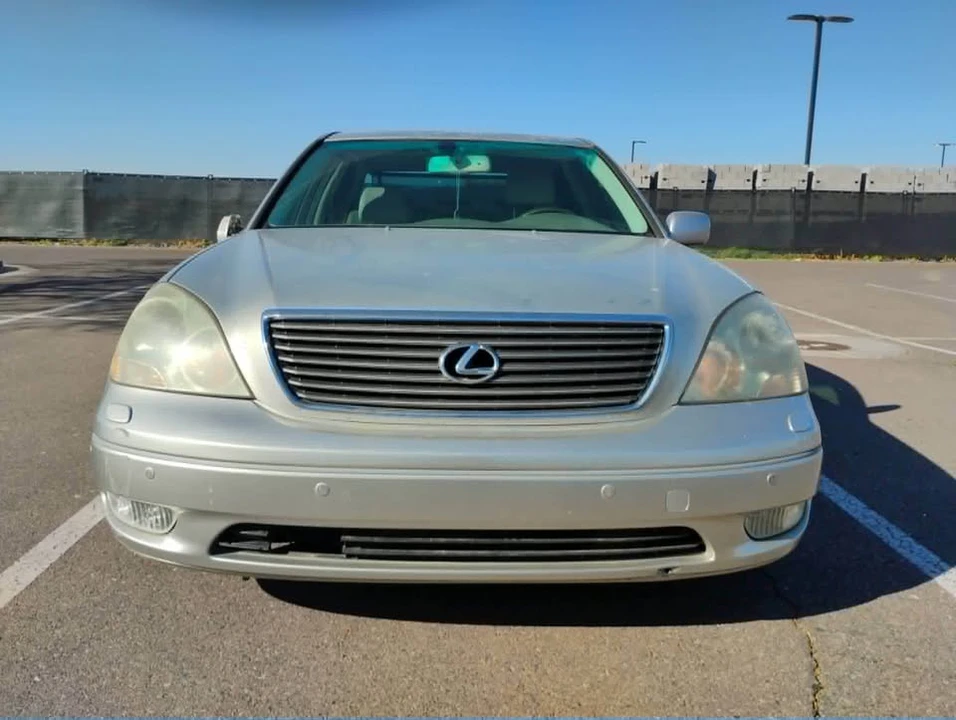 2001 Lexus LS 3rd Gen - Image 6 of 13