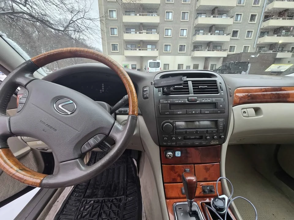 2001 Lexus LS 3rd Gen - Image 3 of 12
