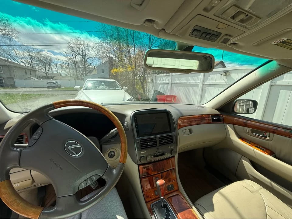 2001 Lexus LS 3rd Gen - Image 5 of 8