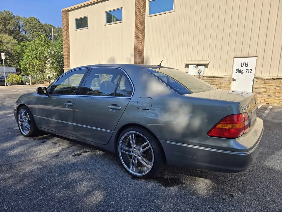2001 Lexus LS 3rd Gen - Image 6 of 7