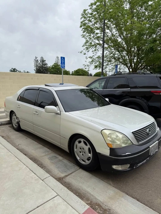 2001 Lexus LS 3rd Gen - Image 2 of 2