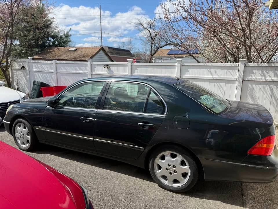 2001 Lexus LS 3rd Gen - Image 2 of 8