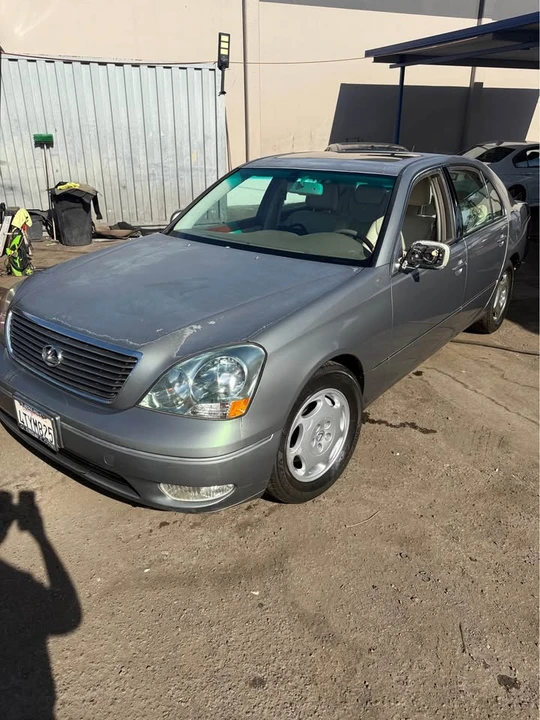 2001 Lexus LS 3rd Gen - Image 3 of 10