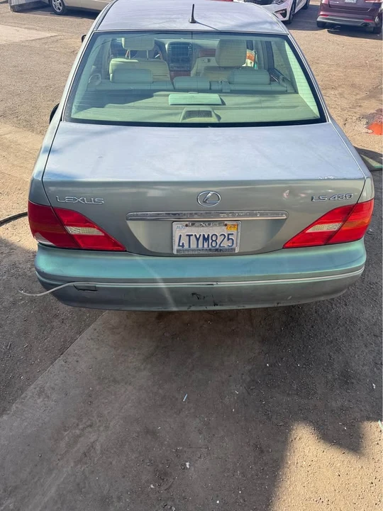 2001 Lexus LS 3rd Gen - Image 4 of 10