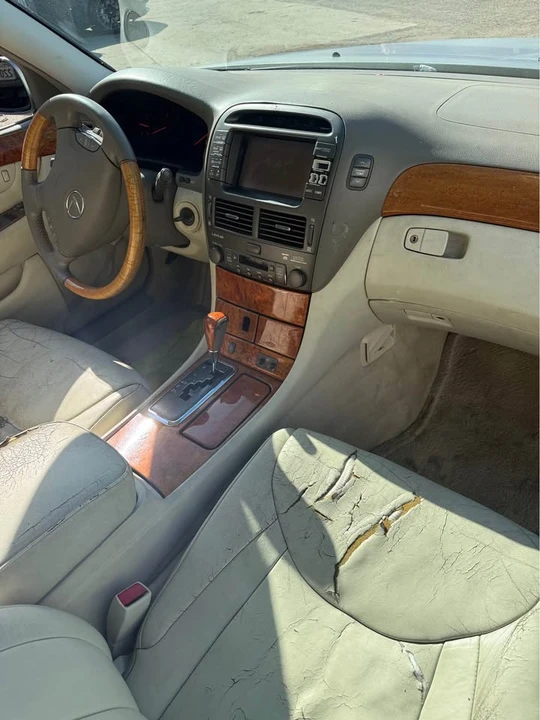 2001 Lexus LS 3rd Gen - Image 7 of 10