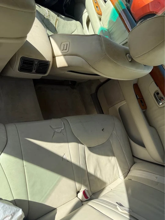 2001 Lexus LS 3rd Gen - Image 8 of 10