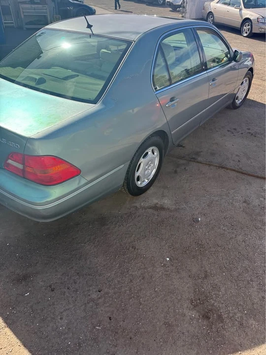 2001 Lexus LS 3rd Gen - Image 5 of 10