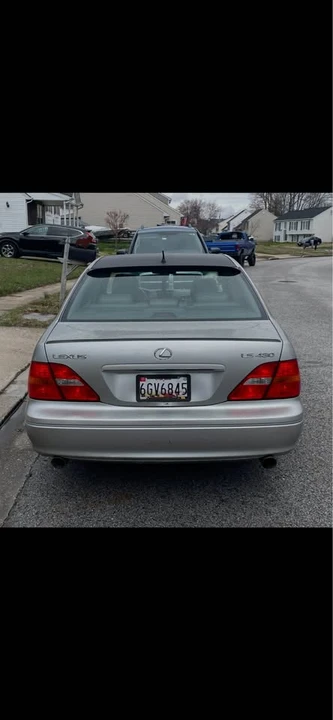 2001 Lexus LS 3rd Gen - Image 8 of 11