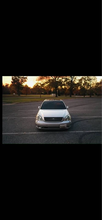 2001 Lexus LS 3rd Gen - Image 2 of 11