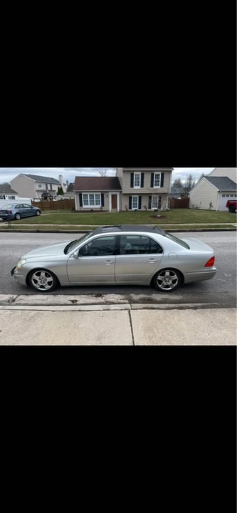2001 Lexus LS 3rd Gen - Image 10 of 11