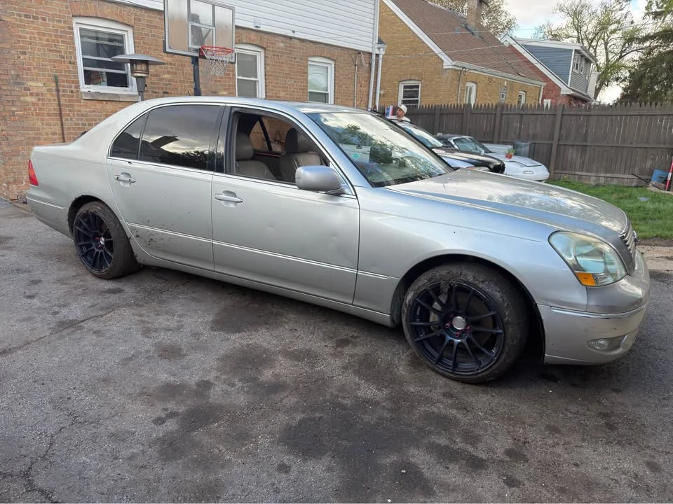 2001 Lexus LS 3rd Gen - Image 3 of 9