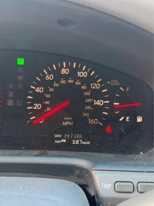 2001 Lexus LS 3rd Gen - Image 6 of 9