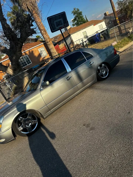 2001 Lexus LS 3rd Gen - Image 2 of 5