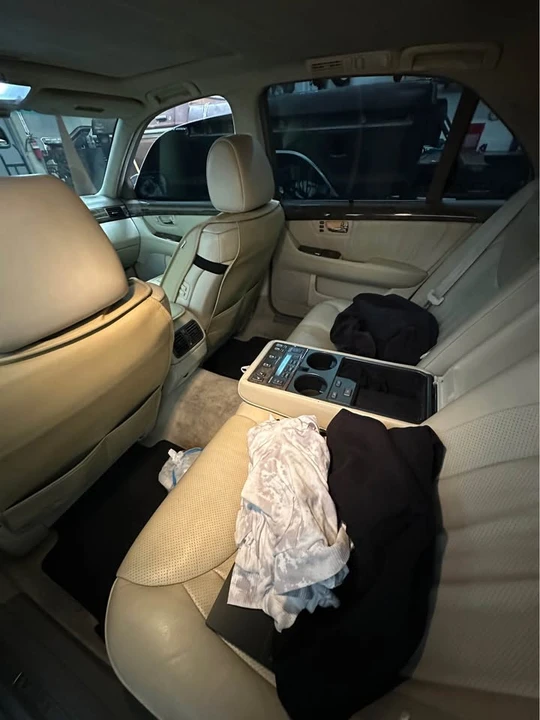 2001 Lexus LS 3rd Gen - Image 7 of 7