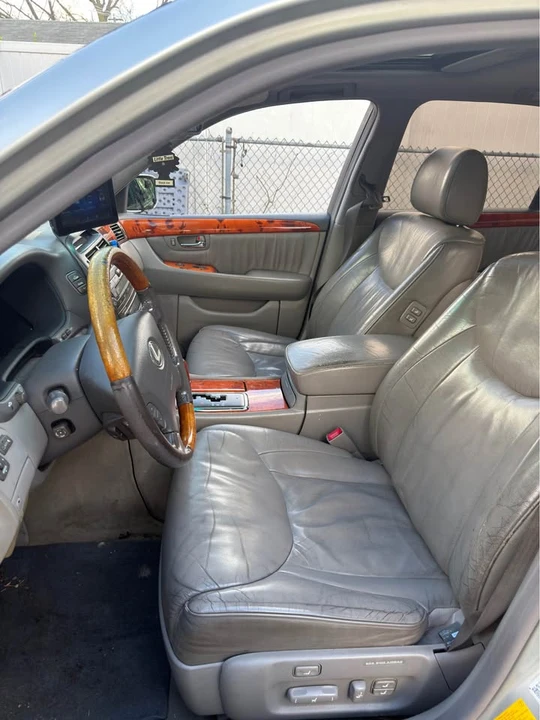 2001 Lexus LS 3rd Gen - Image 7 of 9