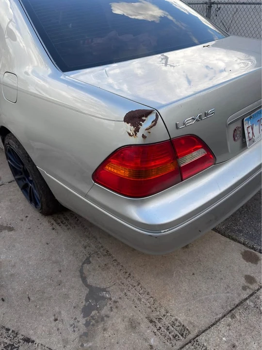 2001 Lexus LS 3rd Gen - Image 5 of 9