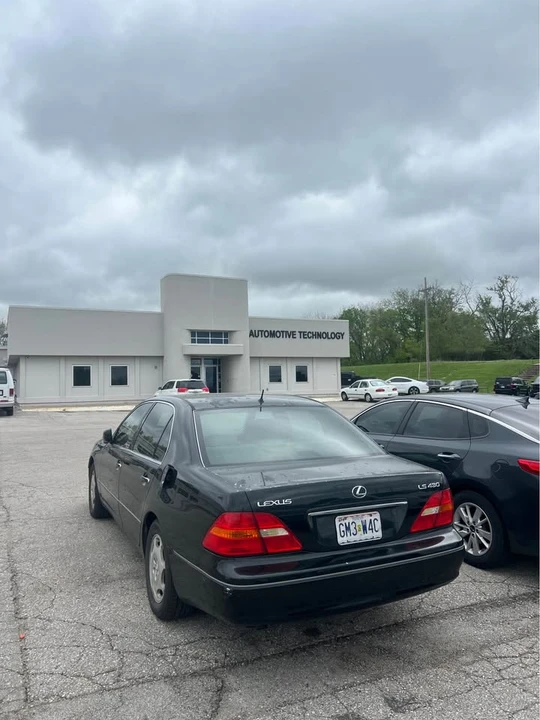 2001 Lexus LS 3rd Gen - Image 4 of 7