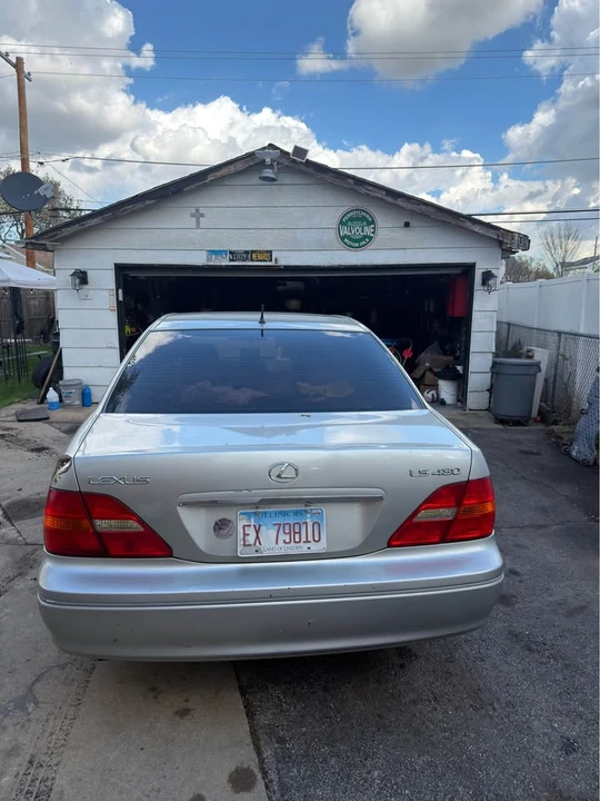2001 Lexus LS 3rd Gen - Image 4 of 9
