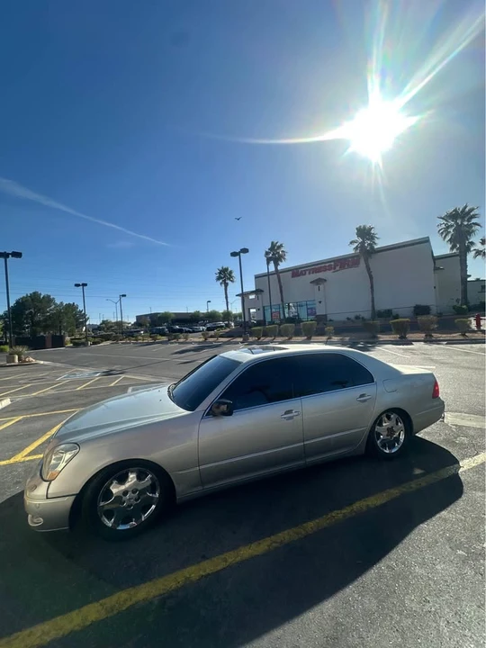 2001 Lexus LS 3rd Gen - Image 2 of 7