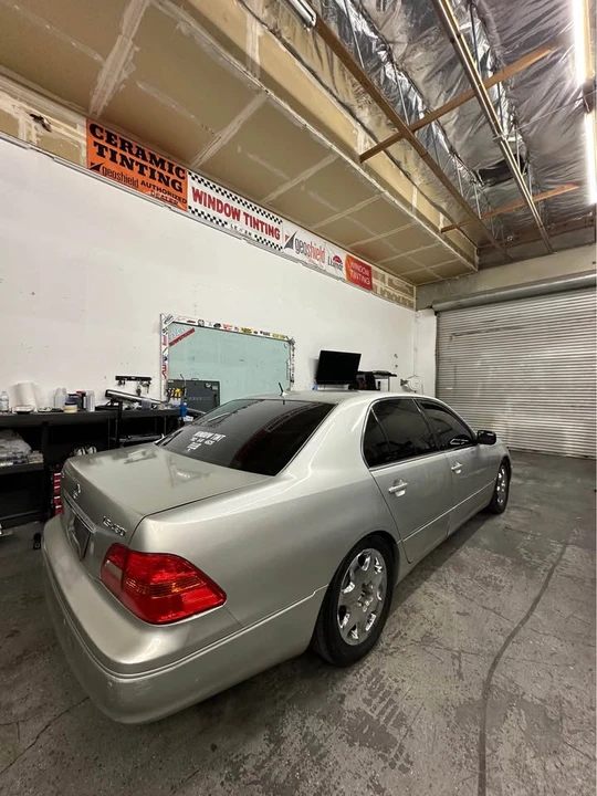 2001 Lexus LS 3rd Gen - Image 4 of 7