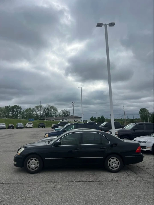 2001 Lexus LS 3rd Gen - Image 3 of 7
