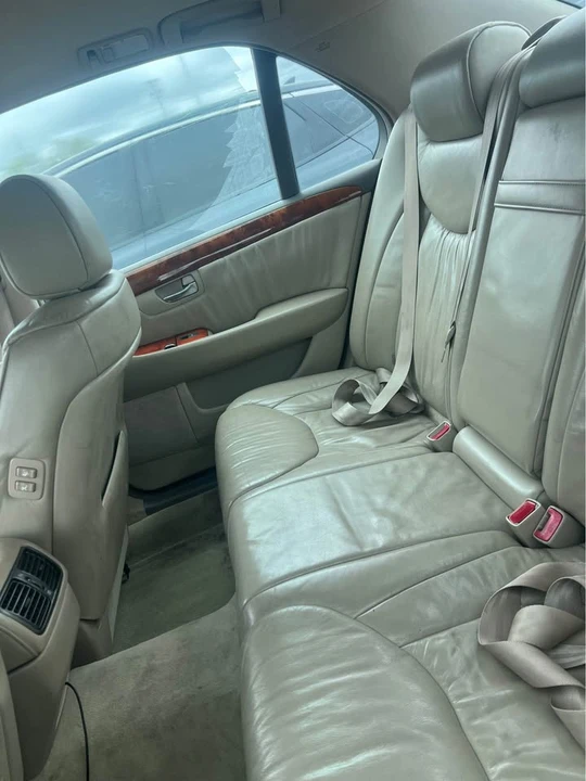 2001 Lexus LS 3rd Gen - Image 5 of 7
