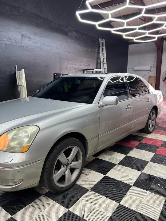 2001 Lexus LS 3rd Gen - Image 2 of 17