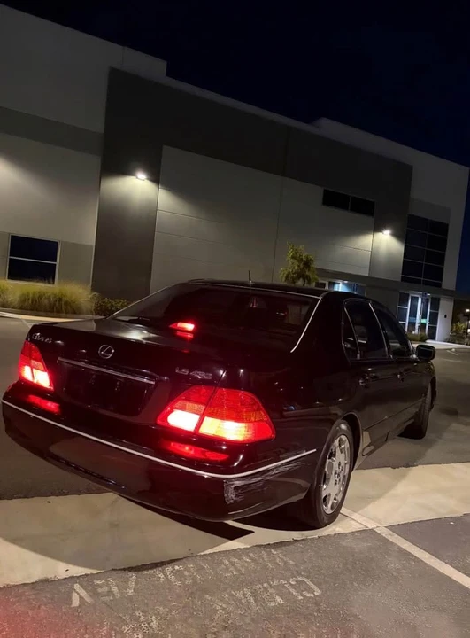 2001 Lexus LS 3rd Gen - Image 2 of 5