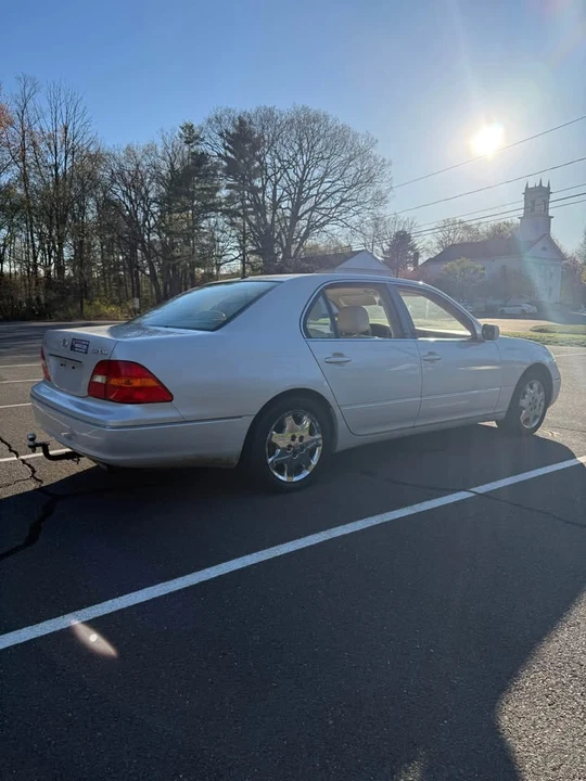 2001 Lexus LS 3rd Gen - Image 7 of 19