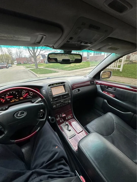 2001 Lexus LS 3rd Gen - Image 14 of 17