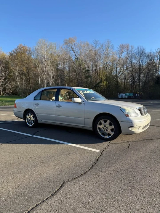 2001 Lexus LS 3rd Gen - Image 6 of 19